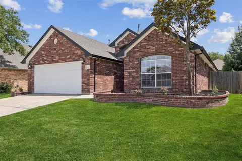 6945 Stockton Dr, Fort Worth, TX 76132