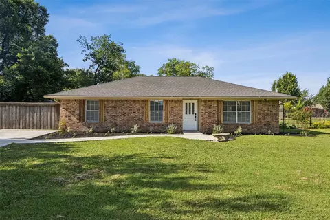 321 Malero Dr, Grand Prairie, TX 75051