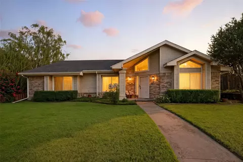 302 Hillside Ct, Garland, TX 75043