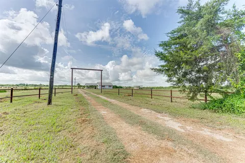 1300 W Fannin St, Rice, TX 75155