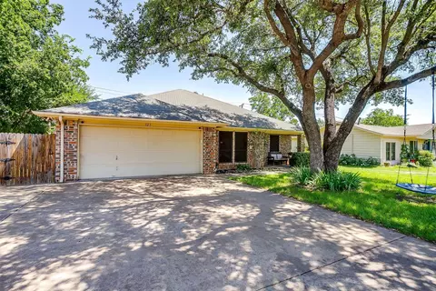 Exterior - 321 E Hampton Rd, Crowley, TX 76036 photo 2 of 13
