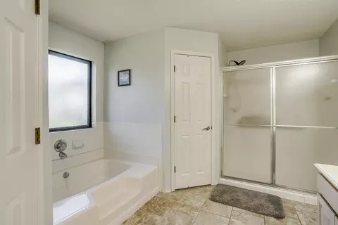 Bath - 321 E Hampton Rd, Crowley, TX 76036 photo 3 of 4