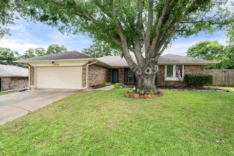 5504 Forest Bend Dr, Arlington, TX 76017