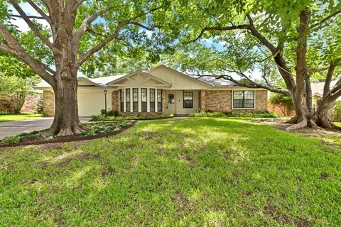 7254 Hialeah Cir W, North Richland Hills, TX 76182