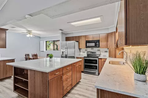 910 Meadowside Cir, Garland, TX 75043