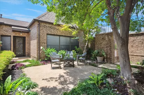 3114 Stonehenge Ln, Carrollton, TX 75006