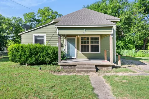 318 Mckenzie St, Waxahachie, TX 75165