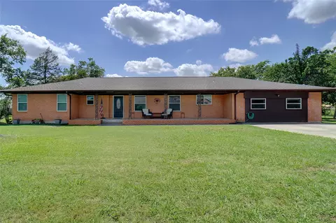 201 N Frederick St, Ponder, TX 76259