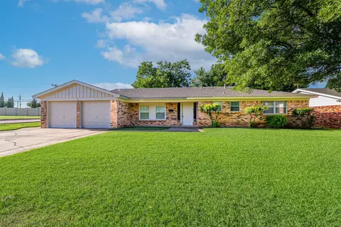 6717 Corona Dr, North Richland Hills, TX 76180
