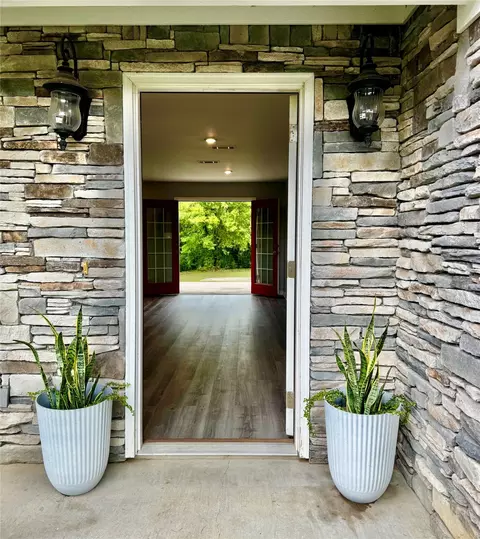 Entry Way - 404 Bishop St, Commerce, TX 75428 photo 1 of 3