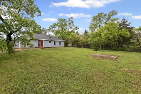 Exterior - 404 Bishop St, Commerce, TX 75428 photo 6 of 7