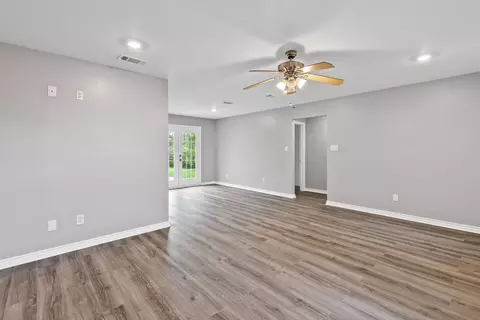 Living - 404 Bishop St, Commerce, TX 75428 photo 3 of 4