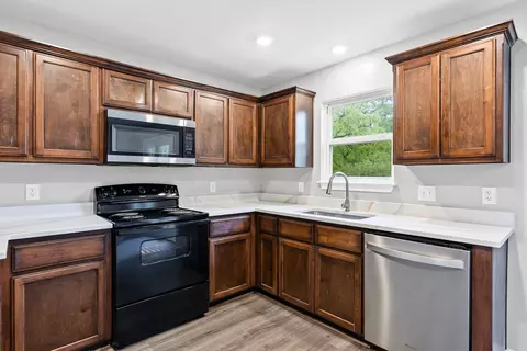 Kitchen - 404 Bishop St, Commerce, TX 75428 photo 2 of 3