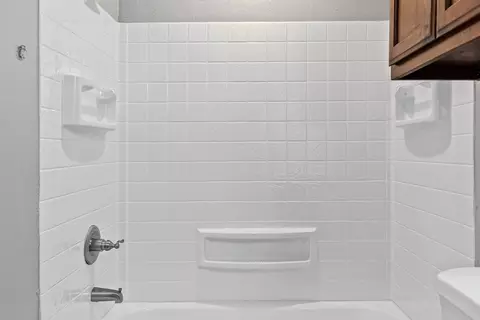Bath - 404 Bishop St, Commerce, TX 75428 photo 3 of 5