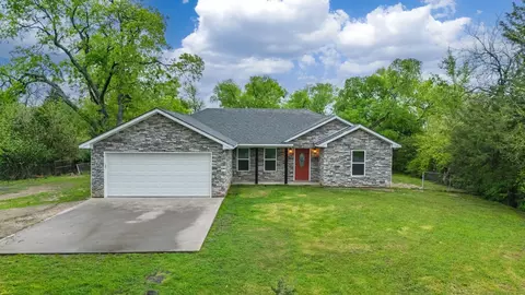 Exterior - 404 Bishop St, Commerce, TX 75428 photo 2 of 7