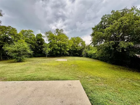 Exterior - 404 Bishop St, Commerce, TX 75428 photo 5 of 7