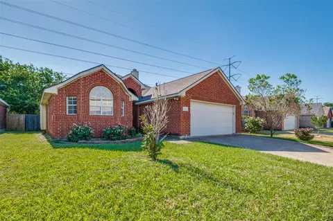 5615 Wellston Dr, Arlington, TX 76018
