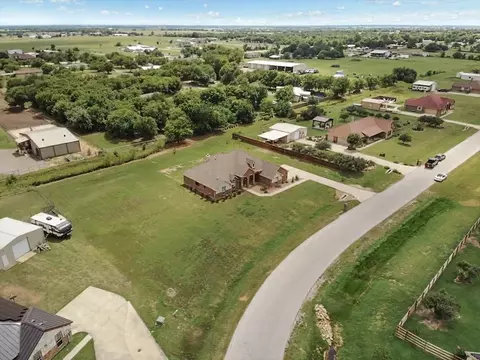 7220 Millcreek Ct, Sanger, TX 76266