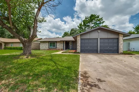 1814 Guinevere St, Arlington, TX 76014