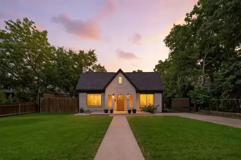 2809 W 12th St, Dallas, TX 75211