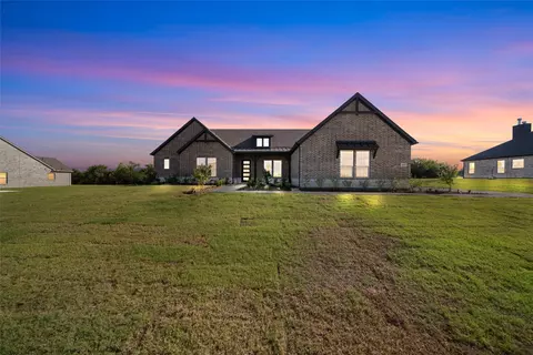 407 Indian Creek Rd, Van Alstyne, TX 75495