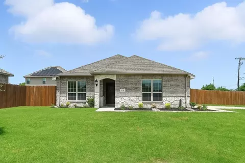 1555 Woodlake Dr, Waxahachie, TX 75165