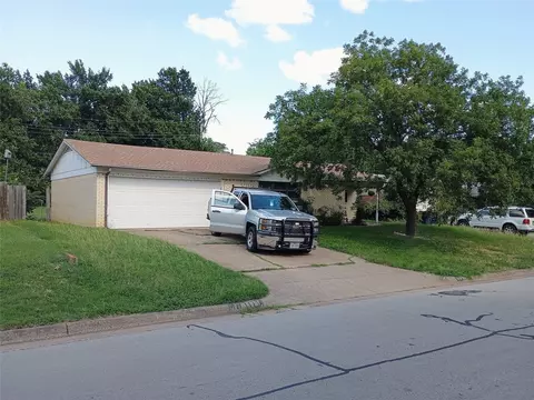 601 Martha St, Euless, TX 76040