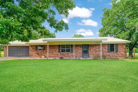 1025 E Fairview, Blossom, TX 75416