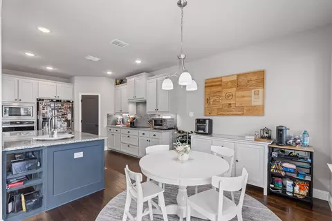 Kitchen - 400 E Paddock, Willow Park, TX 76087 photo 4 of 4