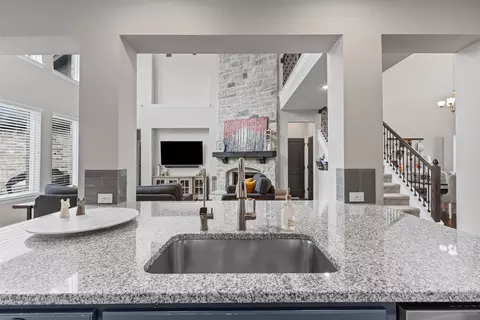 Kitchen - 400 E Paddock, Willow Park, TX 76087 photo 3 of 4