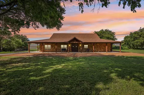 8137 Dollar Ln, Fort Worth, TX 76126