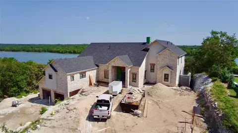 1085 Camp Howze Dr, Gainesville, TX 76240