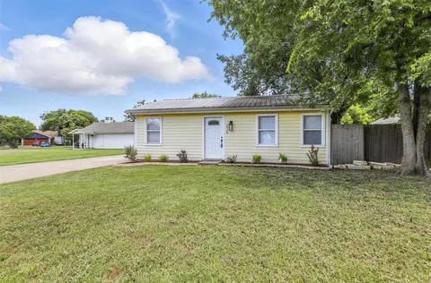 216 N Dobson St, Burleson, TX 76028