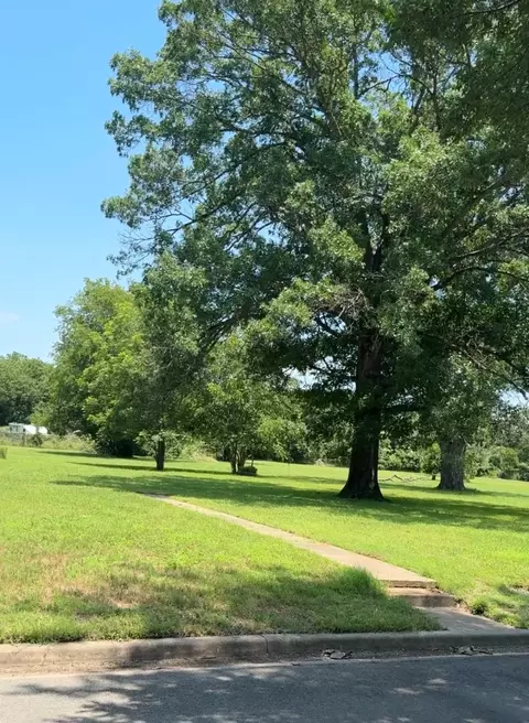 3216 S 04th St, Waco, TX 76706