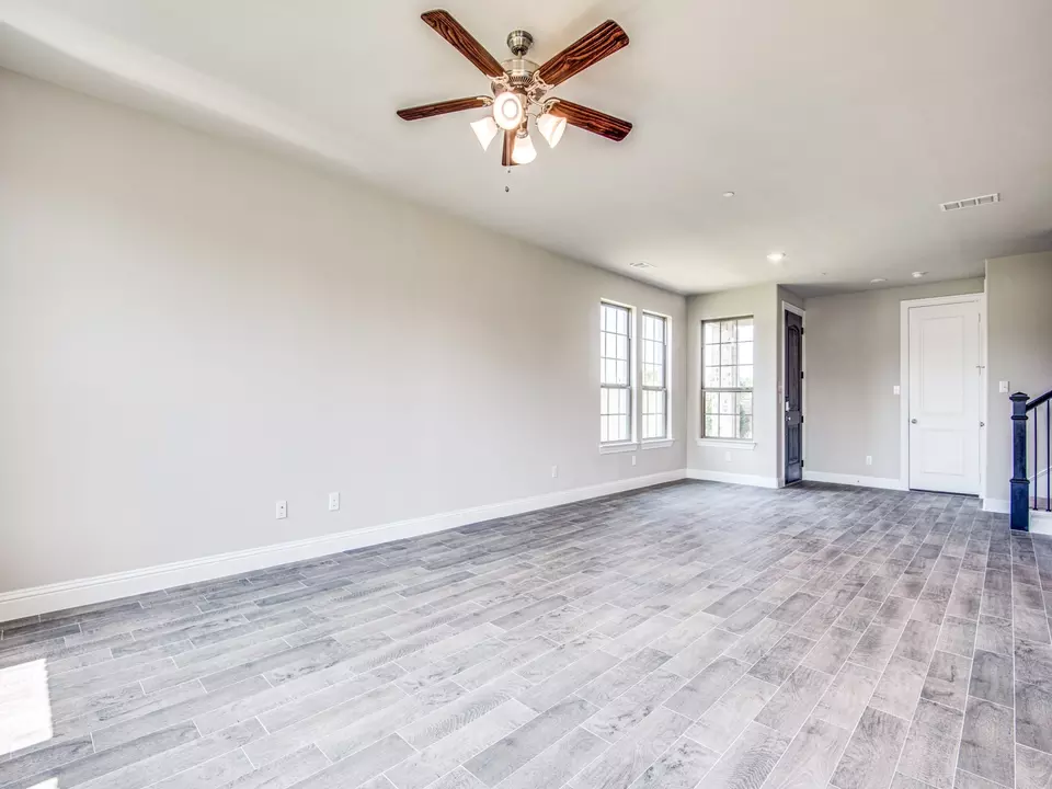 Living - 641 Hutchinson Ln, Lewisville, TX 75077 photo 3 of 3