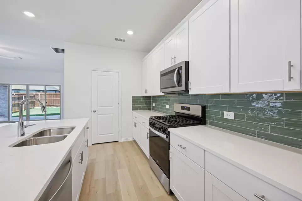 Kitchen - 1363 Los Olmos Ln, Crandall, TX 75114 photo 3 of 6