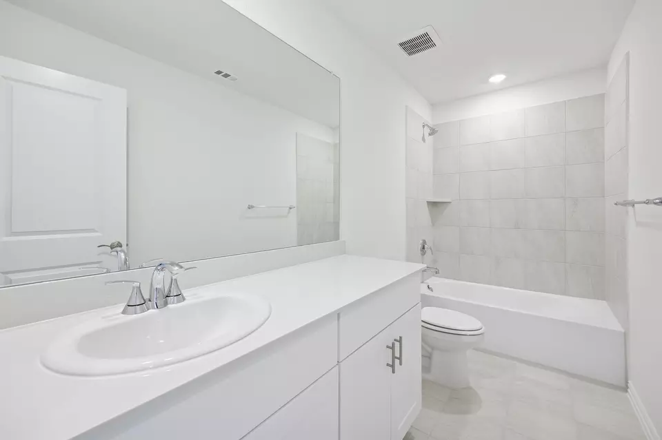 Bath - 1363 Los Olmos Ln, Crandall, TX 75114 photo 3 of 3