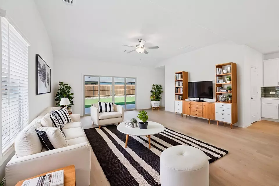 Living - 1363 Los Olmos Ln, Crandall, TX 75114 photo 3 of 9
