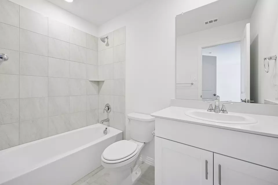 Bath - 1363 Los Olmos Ln, Crandall, TX 75114 photo 2 of 3