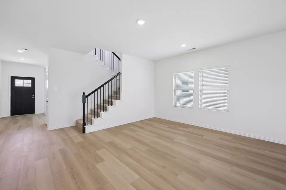Living - 1363 Los Olmos Ln, Crandall, TX 75114 photo 5 of 9