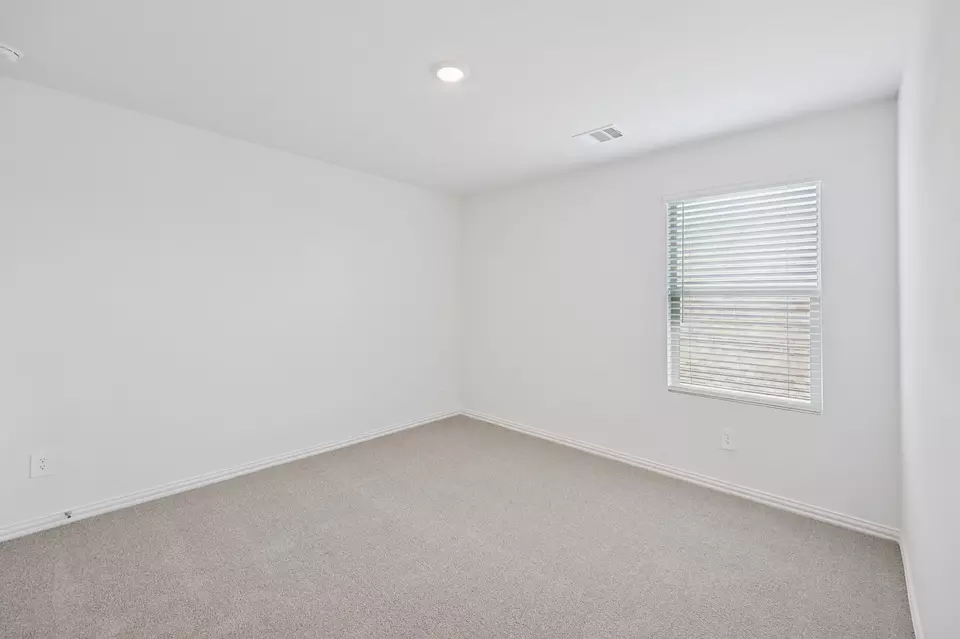 Bedroom - 1363 Los Olmos Ln, Crandall, TX 75114 photo 7 of 10