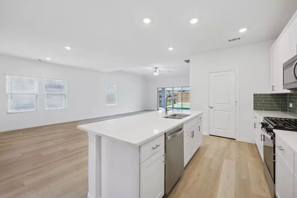 Kitchen - 1363 Los Olmos Ln, Crandall, TX 75114 photo 2 of 6