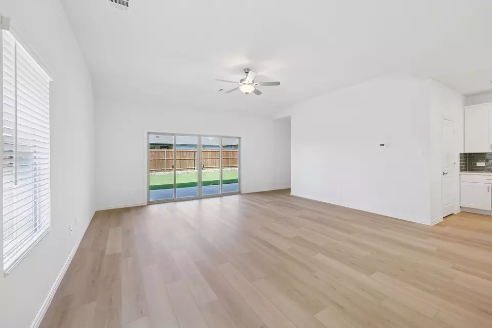 Living - 1363 Los Olmos Ln, Crandall, TX 75114 photo 2 of 9