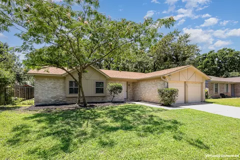 5602 Woodhollow Dr, Arlington, TX 76016
