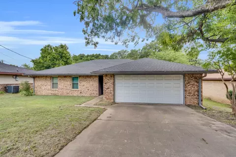 1767 Meadow Crest Ln, Duncanville, TX 75137