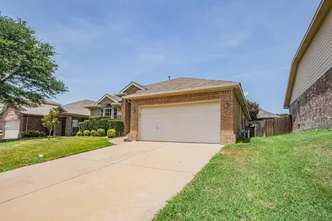 6624 Chalk River Dr, Fort Worth, TX 76179