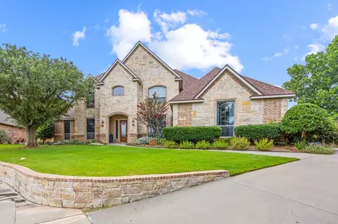 704 Flamingo Cir, Burleson, TX 76028