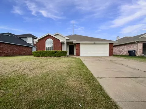 6020 Maple Leaf Dr, Arlington, TX 76017