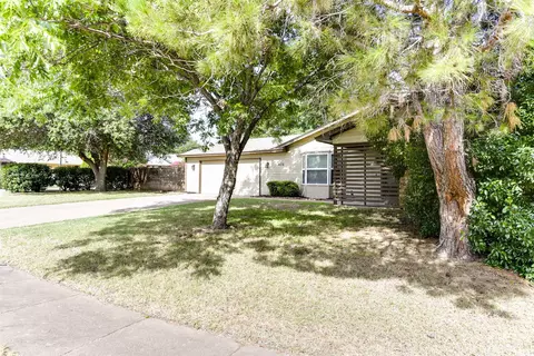 432 Indian Crest Dr, Saginaw, TX 76179