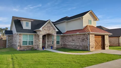 940 E 5th St, Springtown, TX 76082 photo 2